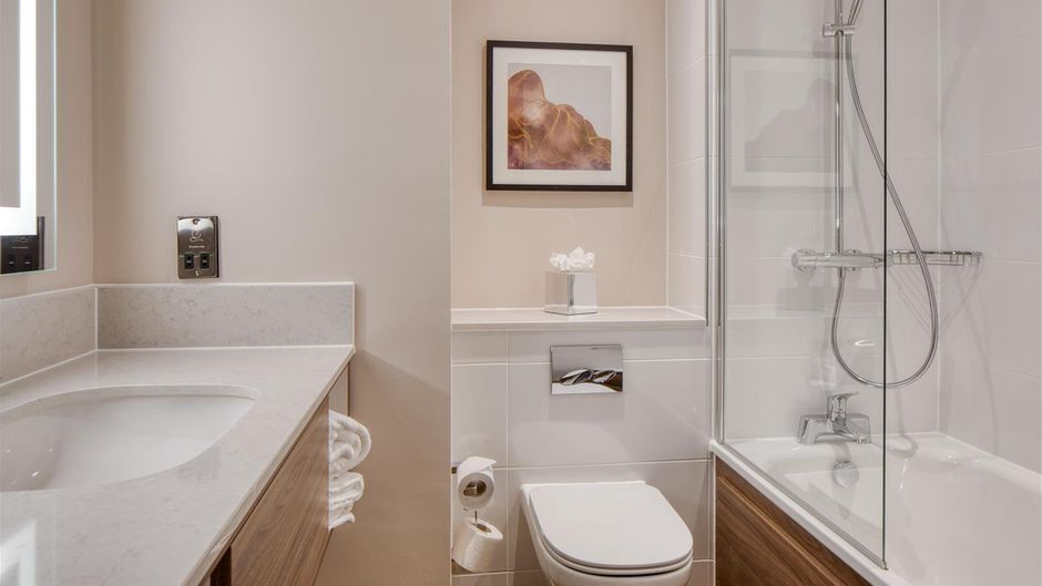 DoubleTree by Hilton Dartford Bridge Room