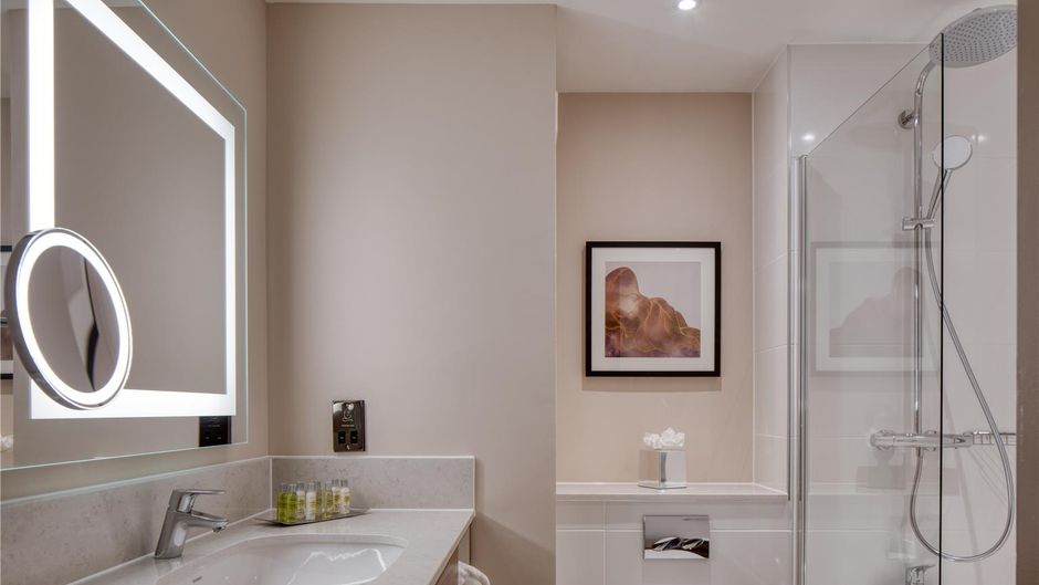 DoubleTree by Hilton Dartford Bridge Room