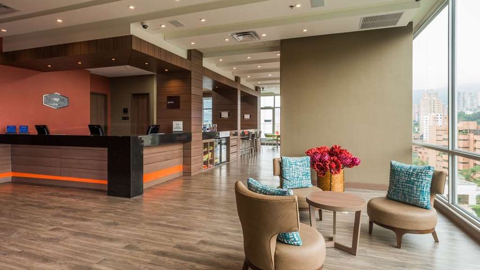 Hampton by Hilton Medellin Lobby