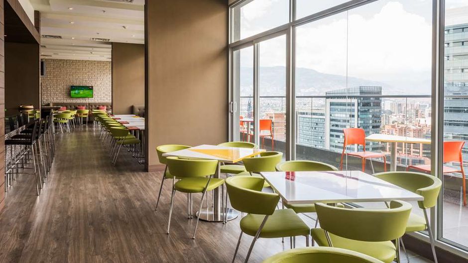 Hampton by Hilton Medellin Restaurant