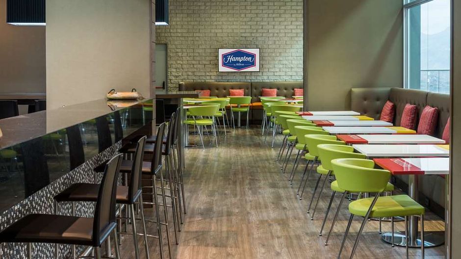 Hampton by Hilton Medellin Restaurant