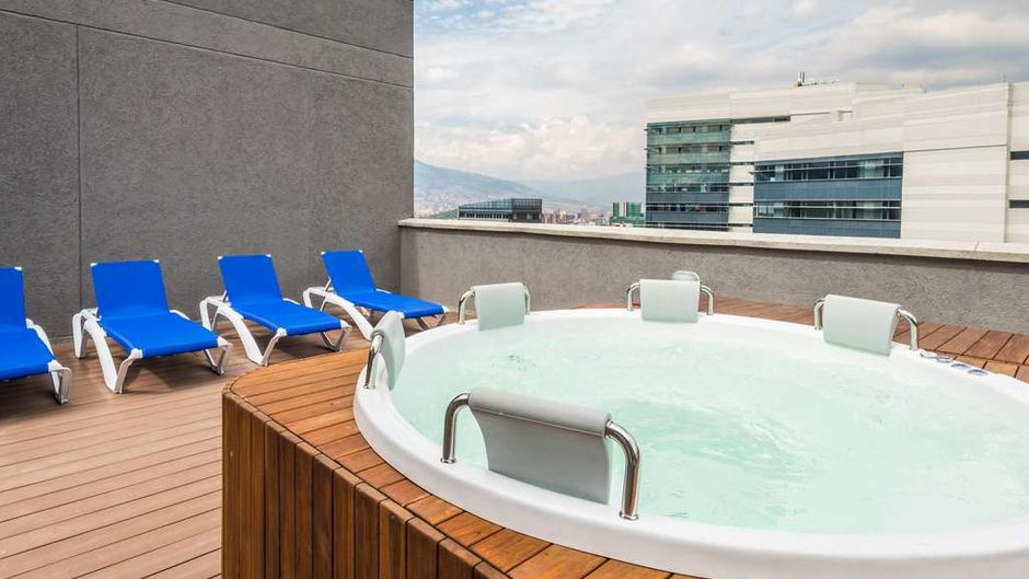 Hampton by Hilton Medellin Pool