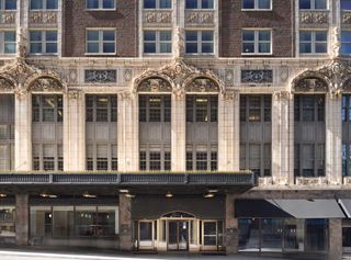 Hotel Phillips-Curio Collection Hilton