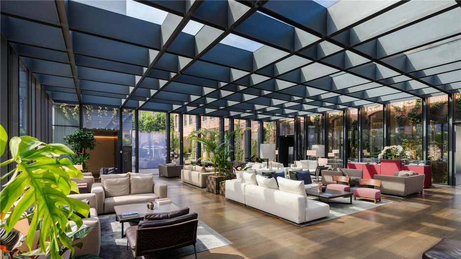 Hilton Lake Como Lobby
