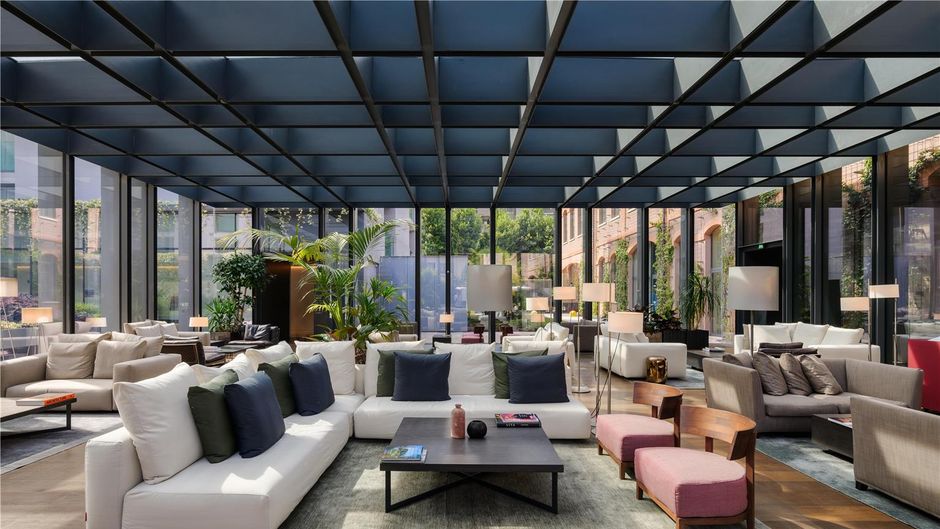 Hilton Lake Como Lobby