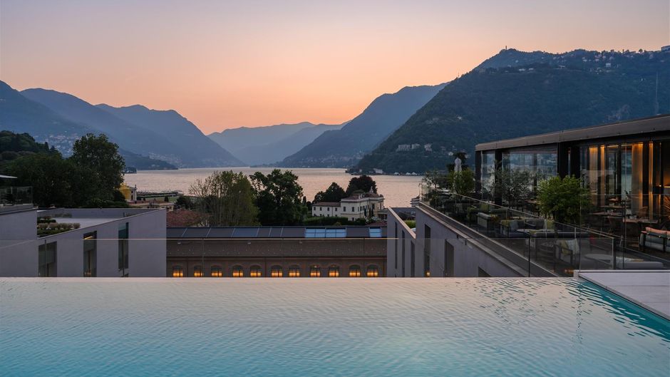 Hilton Lake Como Pool