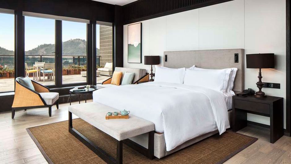 Hilton Ningbo Dongqian Lake Resort Room