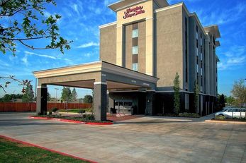 Hampton Inn & Suites Moore