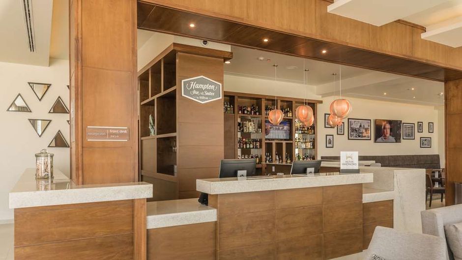 Hampton Inn & Suites by Hilton Salamanca Lobby