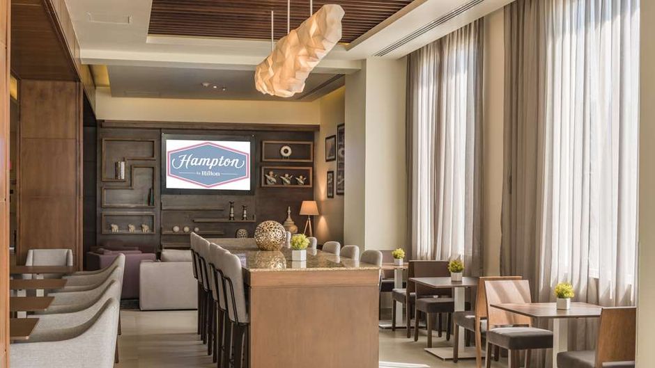 Hampton Inn & Suites by Hilton Salamanca Lobby