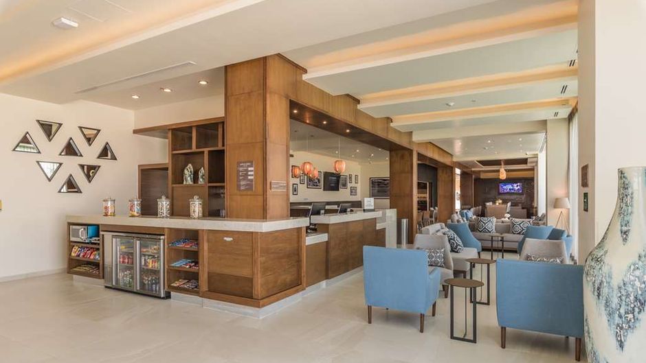 Hampton Inn & Suites by Hilton Salamanca Exterior