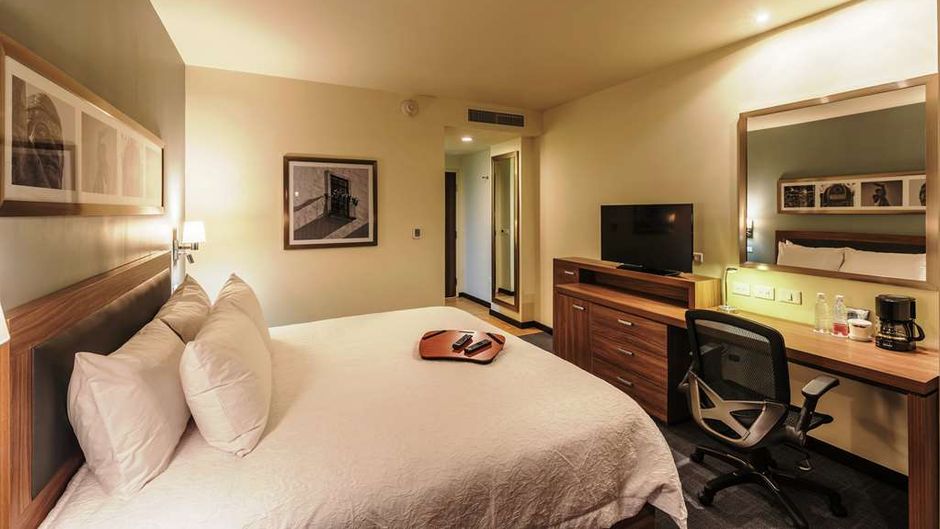 Hampton Inn & Suites by Hilton Salamanca Room