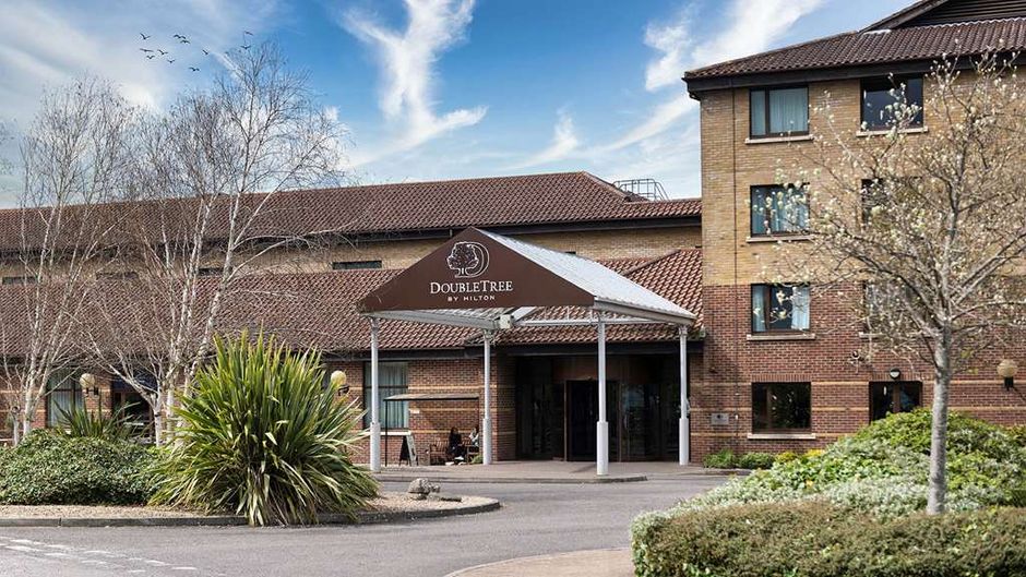 DoubleTree by Hilton Swindon Exterior