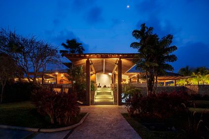 Indura Beach & Golf Resort, Curio Coll