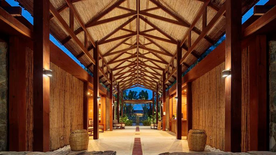 Indura Beach & Golf Resort, Curio Coll Spa