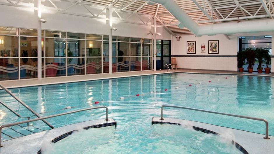 DoubleTree by Hilton Edinburgh Airport Pool