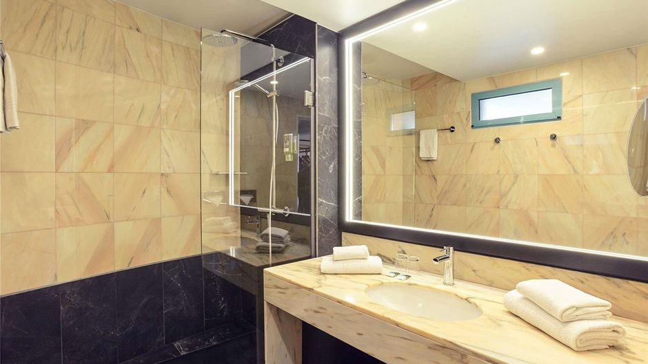 Mercure Paris Saint-Ouen Exterior