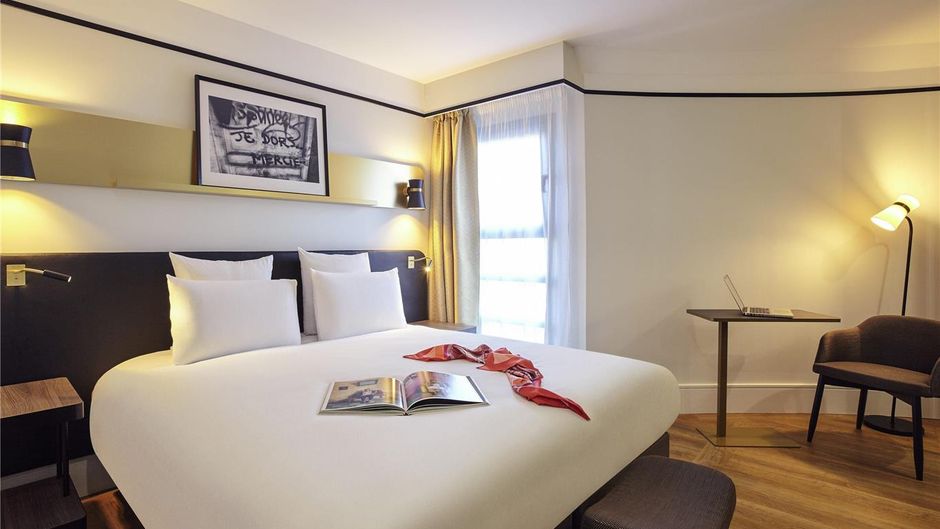 Mercure Paris Saint-Ouen Exterior