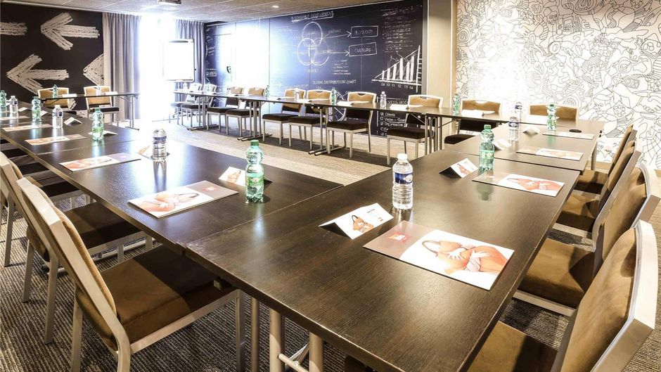 Ibis Niort Est Mendes France Meeting