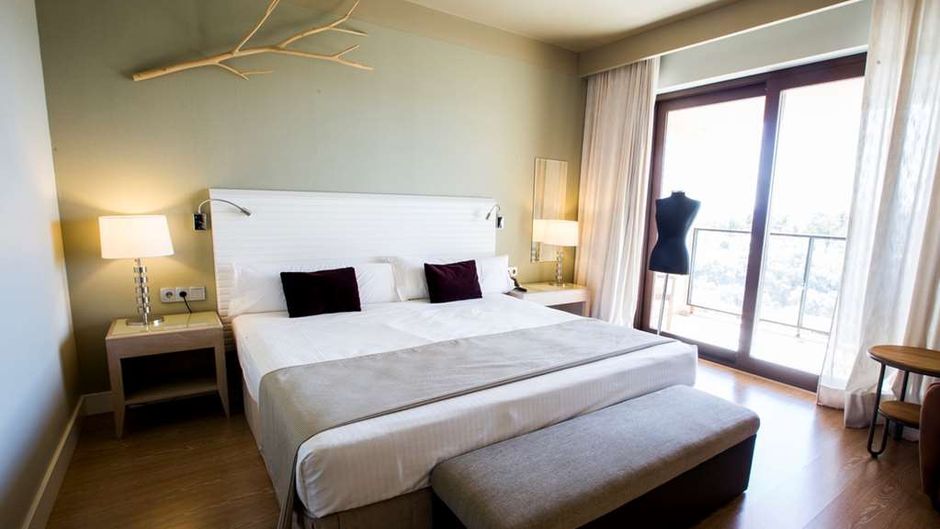 Vincci Valdecanas Golf Hotel Room