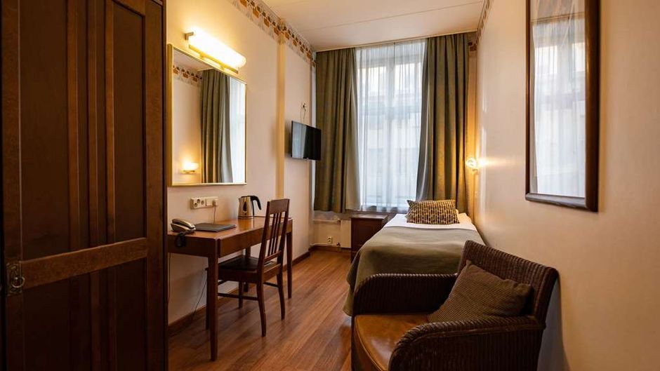 Arthur Hotel Room