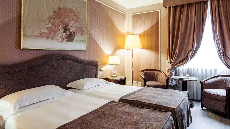 Adi Doria Grand Hotel Room
