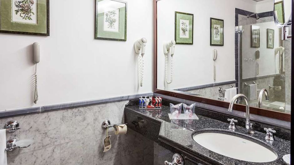 Adi Doria Grand Hotel Room