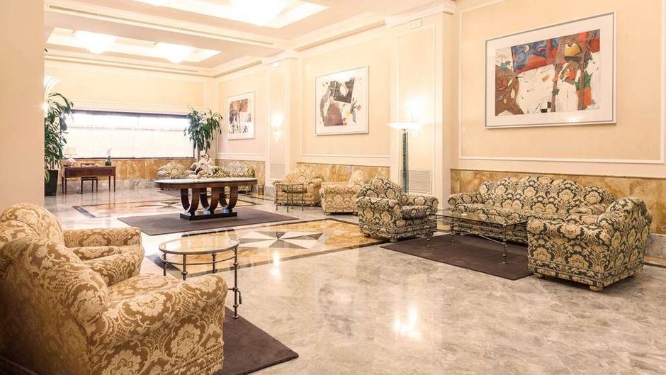 Adi Doria Grand Hotel Lobby