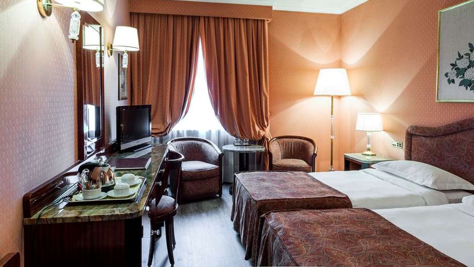 Adi Doria Grand Hotel Room