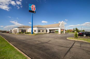 Motel 6 Rothschild