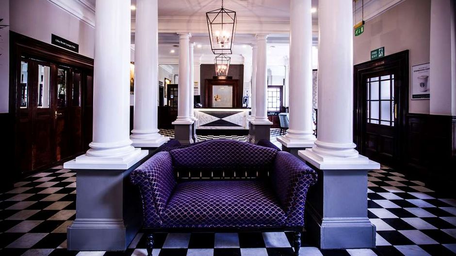 DoubleTree-Hilton Cheltenham/Cotswolds Lobby
