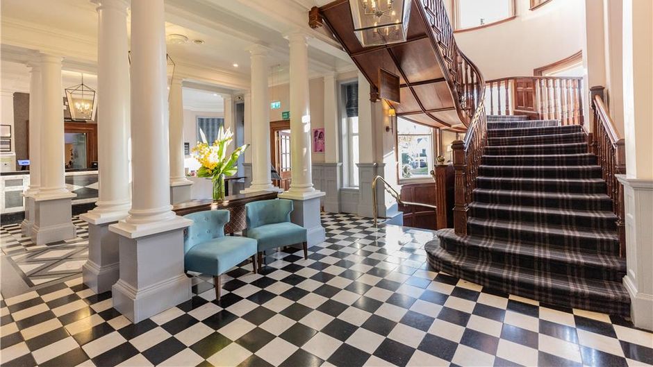 DoubleTree-Hilton Cheltenham/Cotswolds Lobby