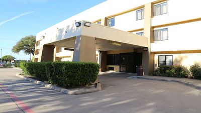 Baymont Inn & Suites Plano