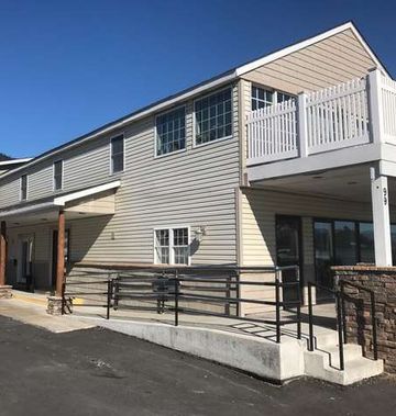 Howard Johnson by Wyndham Lake George