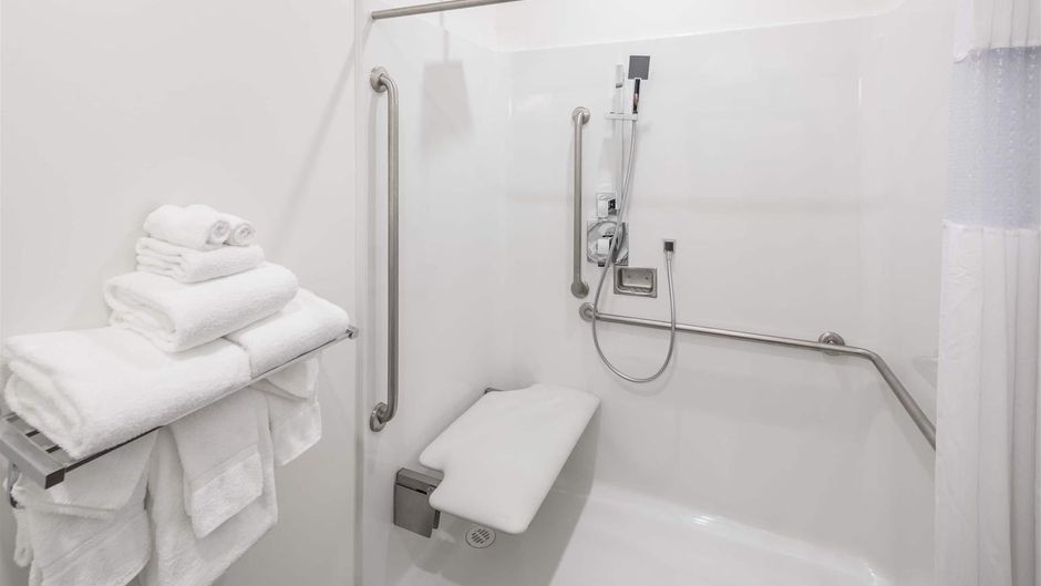 Ramada Revelstoke Room