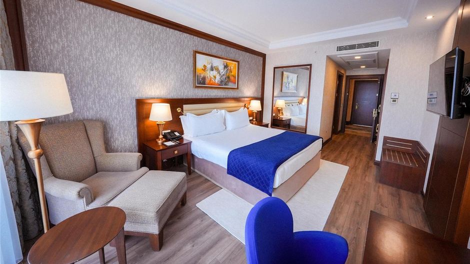Wellborn Luxury Hotel Room