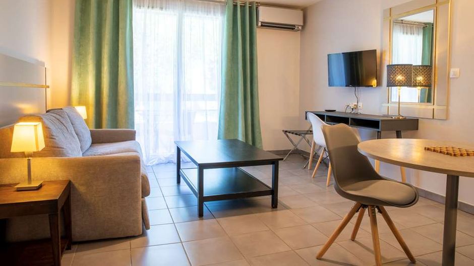 Les Pins Galants Room