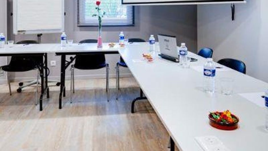 Octel Hotel & Residence Meeting