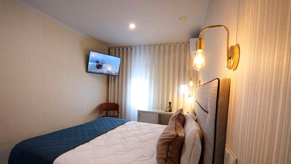 Hotel America Room
