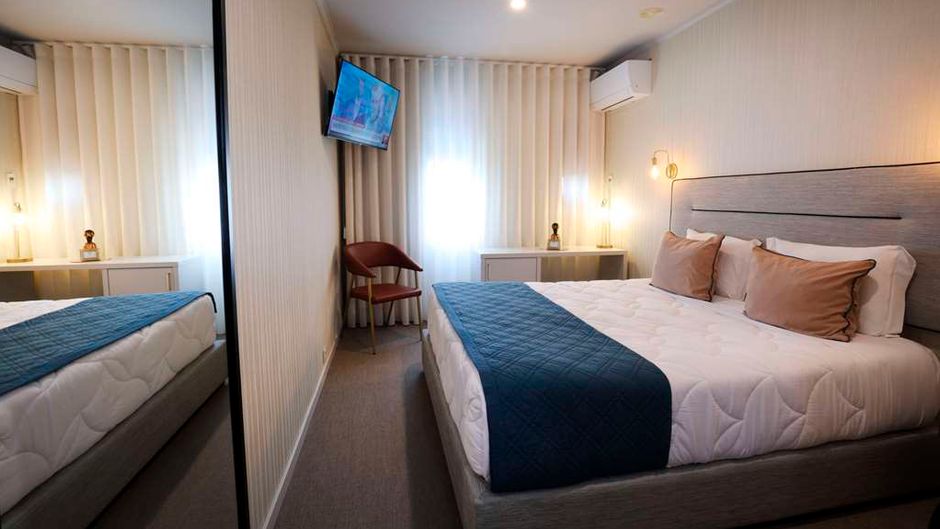 Hotel America Room