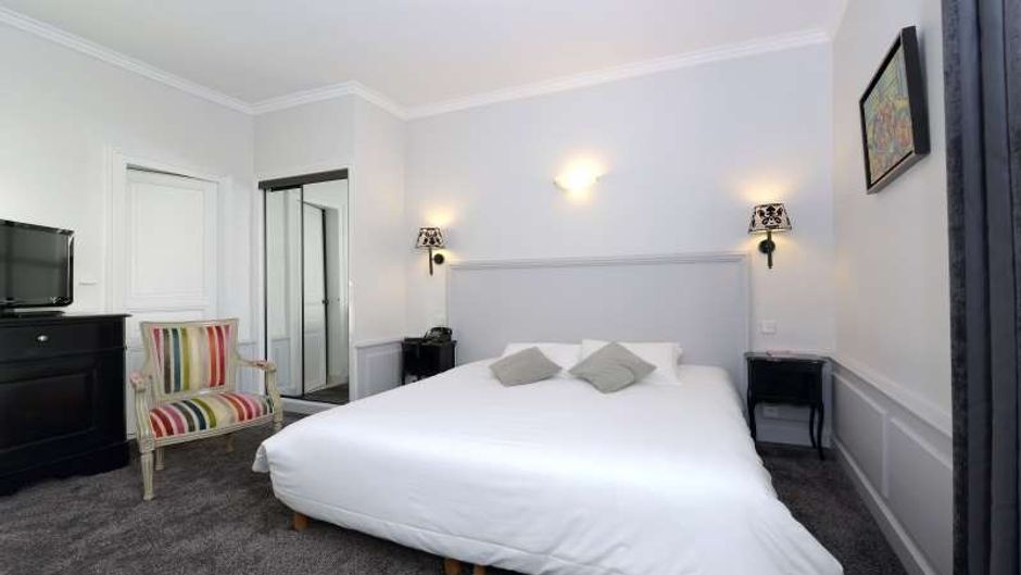 Hotel De France Room