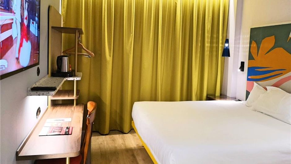 Hotel de la Paix Room