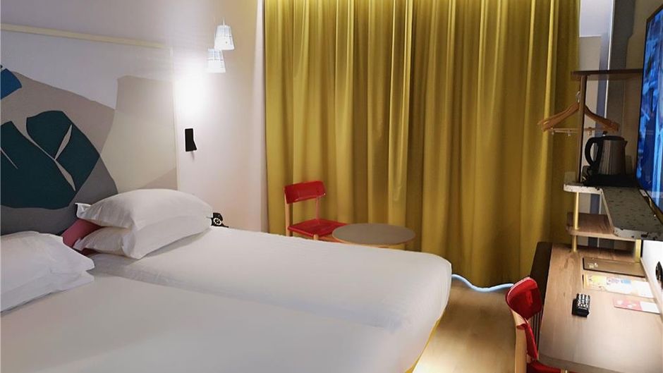 Hotel de la Paix Room