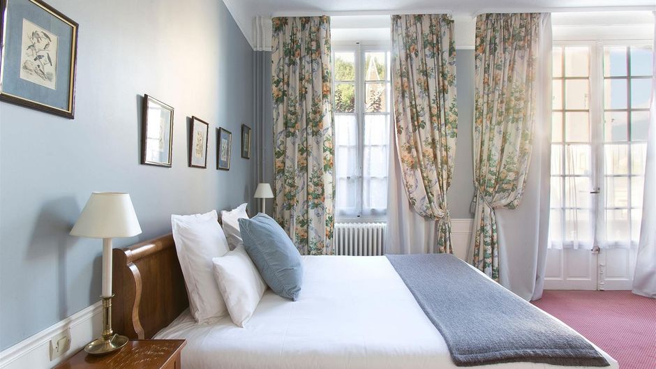 Chateau de la Commanderie Hotel Room