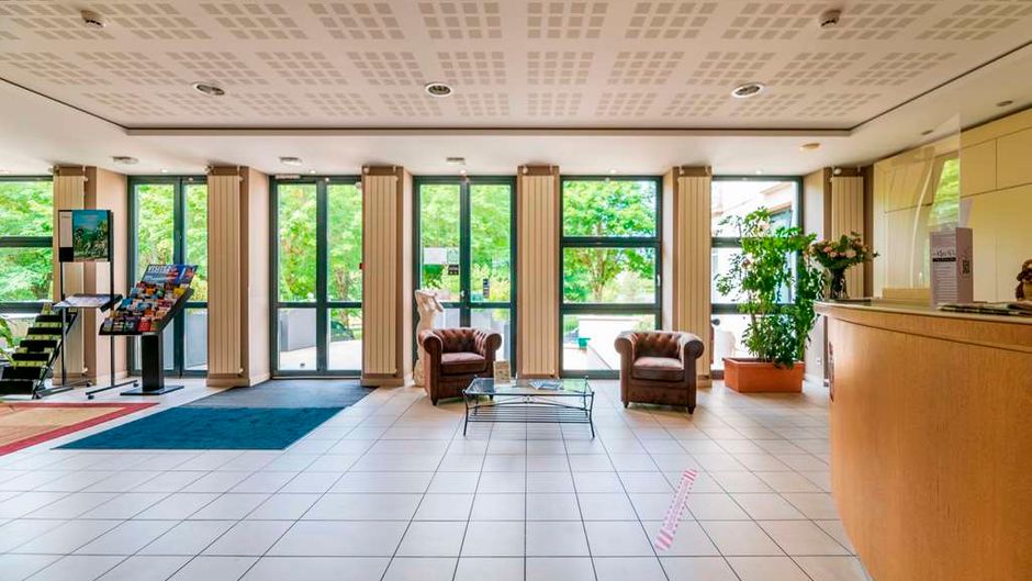 Hotel CERISE Luxeuil Les Sources Lobby