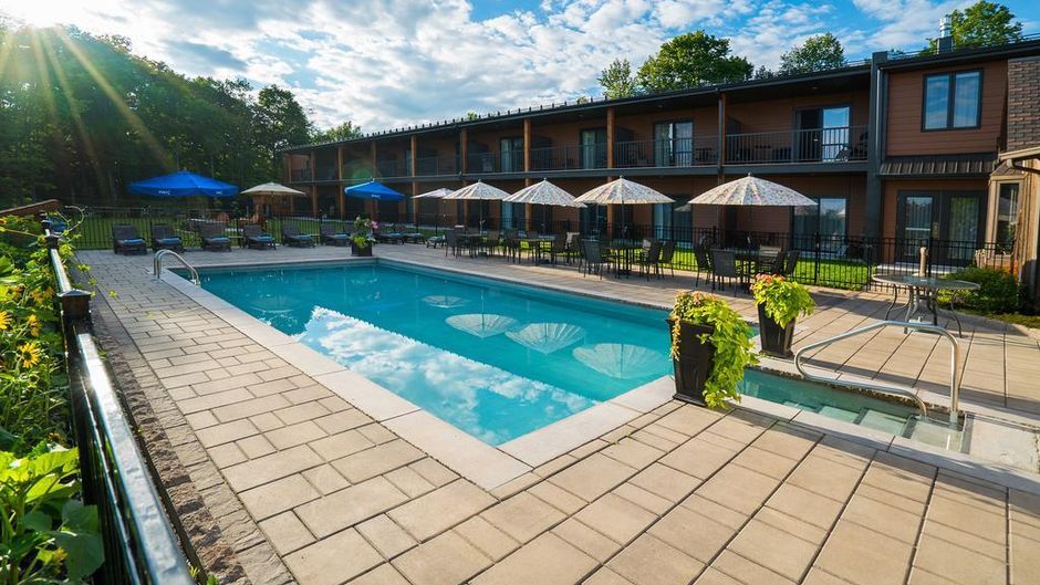 Auberge des Gallant Pool
