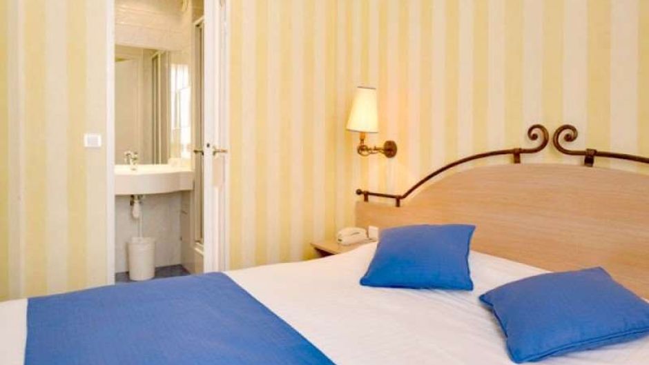 Delambre Hotel Room