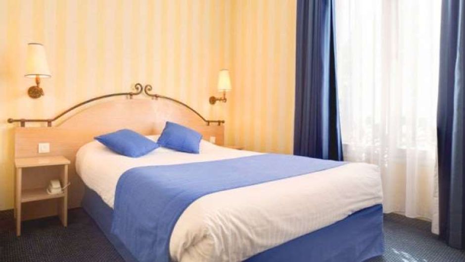 Delambre Hotel Room