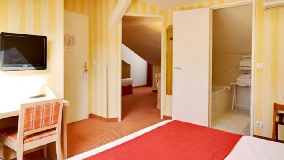 Delambre Hotel Room