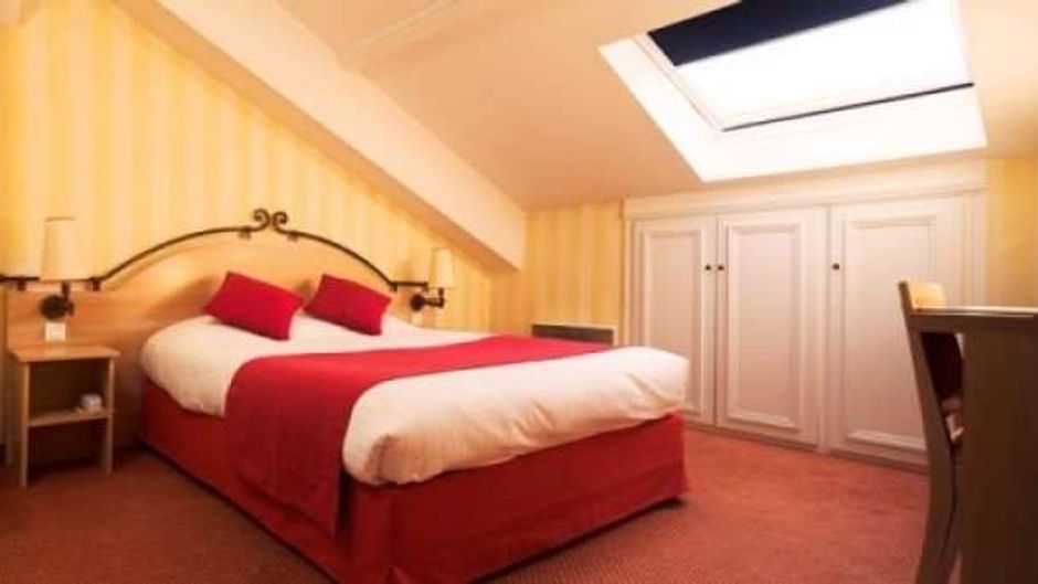 Delambre Hotel Room